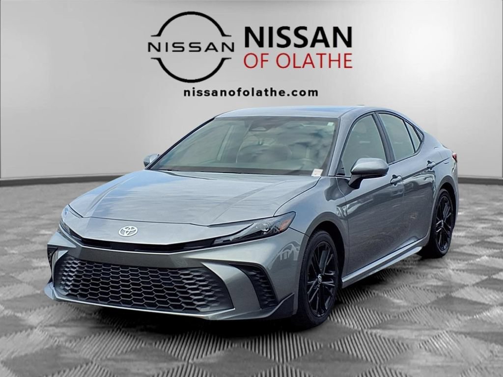 Used 2025 Toyota Camry SE FWD image 1