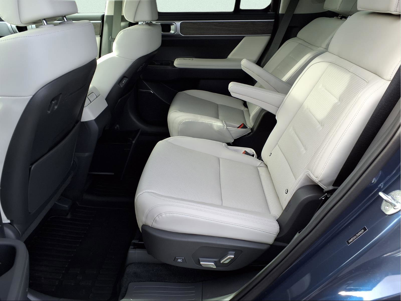 Used 2025 Hyundai Santa Fe Calligraphy image 24