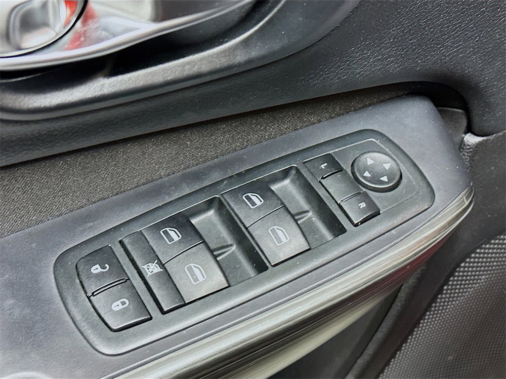 Used 2014 Jeep Cherokee Sport image 17