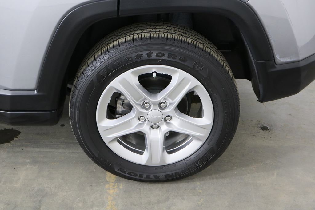 Used 2023 Jeep Compass Sport image 38