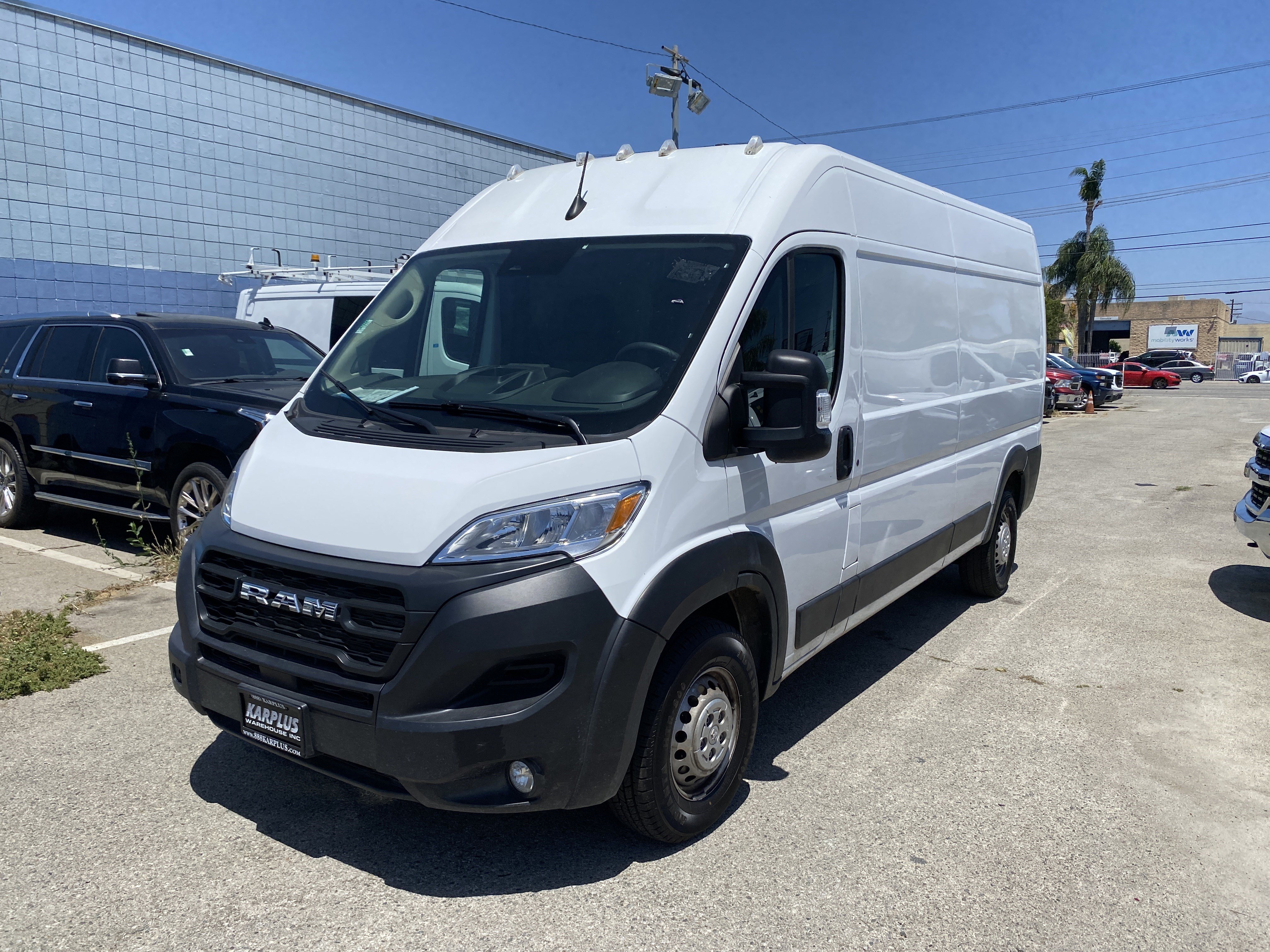 Used 2025 RAM ProMaster 2500 w/ Convenience Group FWD image 2