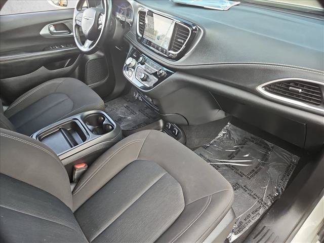 Used 2021 Chrysler Pacifica Touring FWD image 27