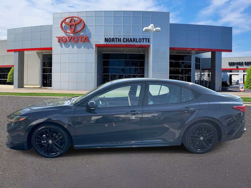 Used 2025 Toyota Camry SE image 7