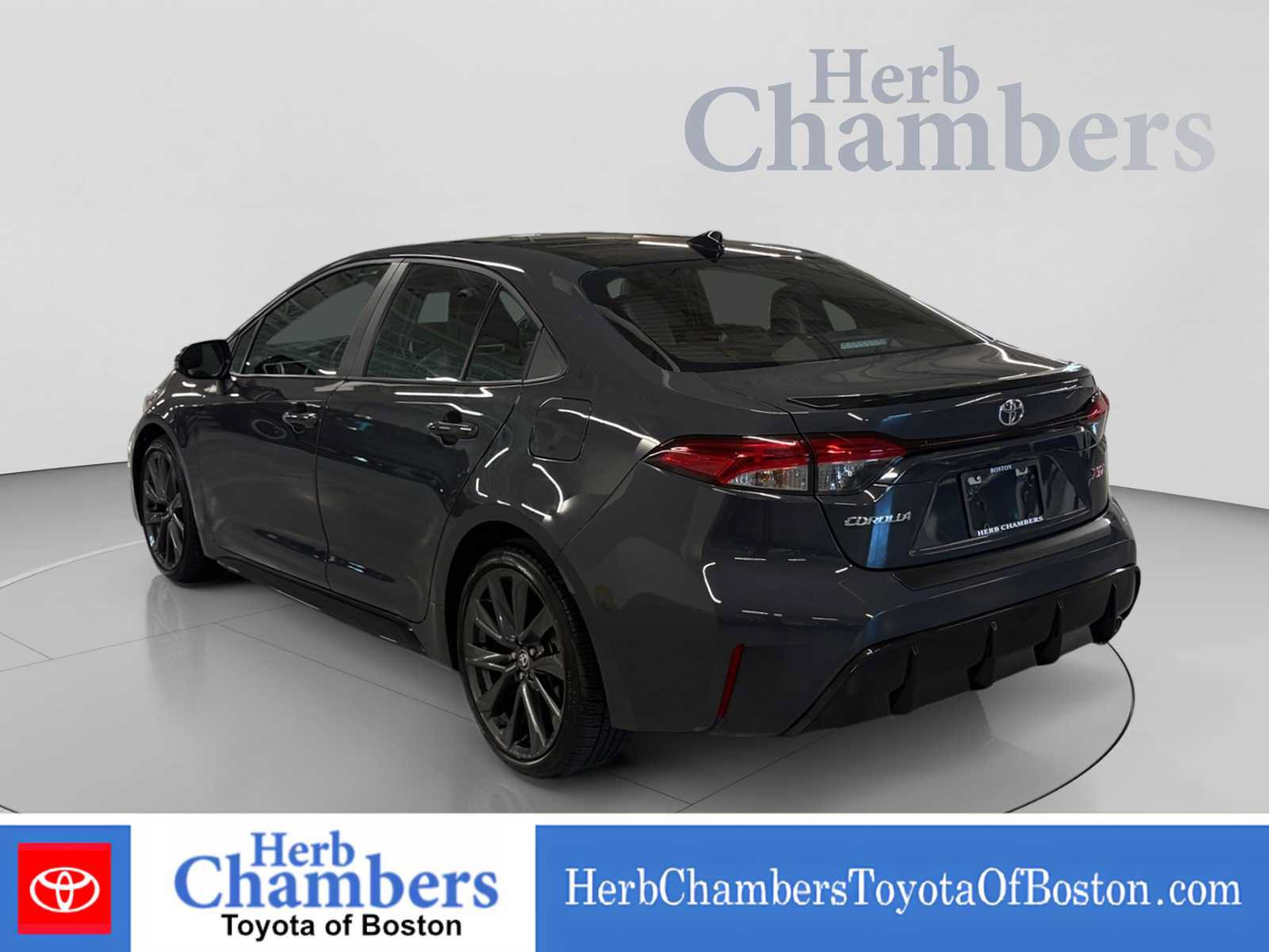 Used 2025 Toyota Corolla XSE FWD image 3