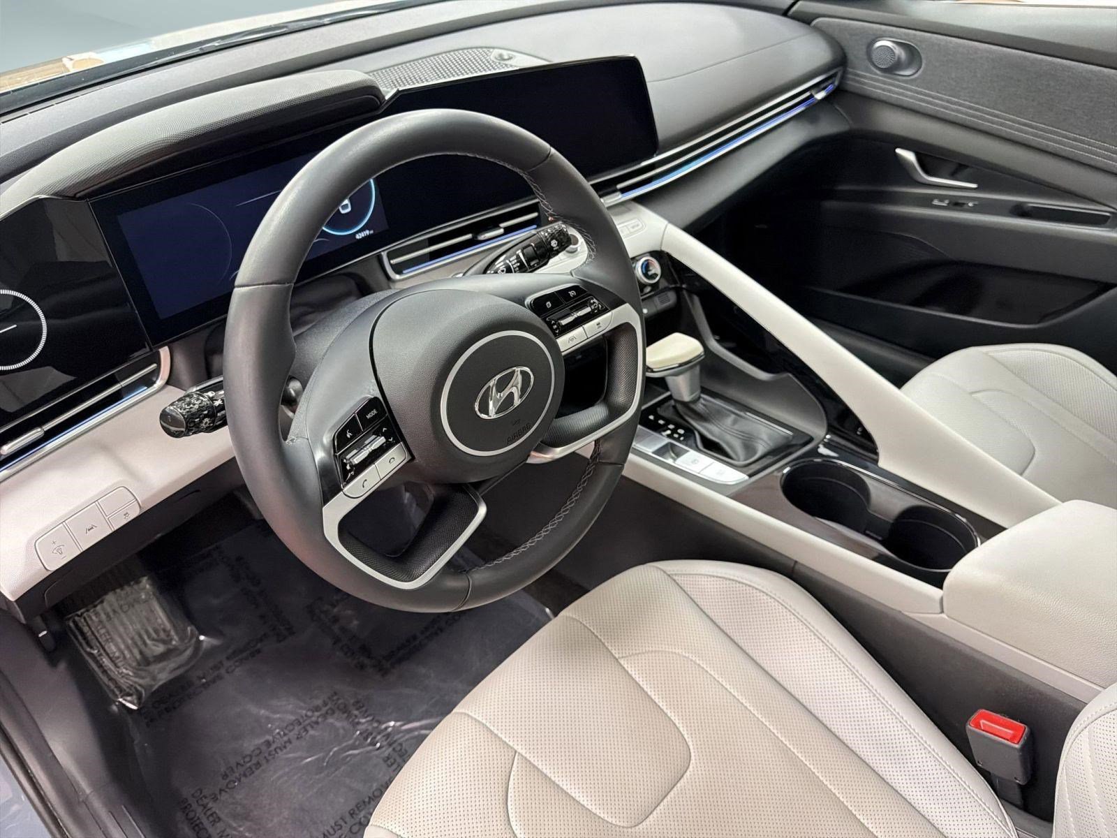 Used 2023 Hyundai Elantra Limited image 4