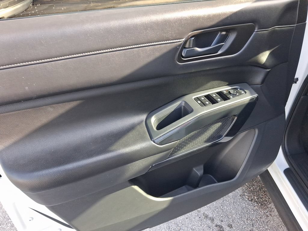 Used 2023 Nissan Pathfinder SV FWD image 18