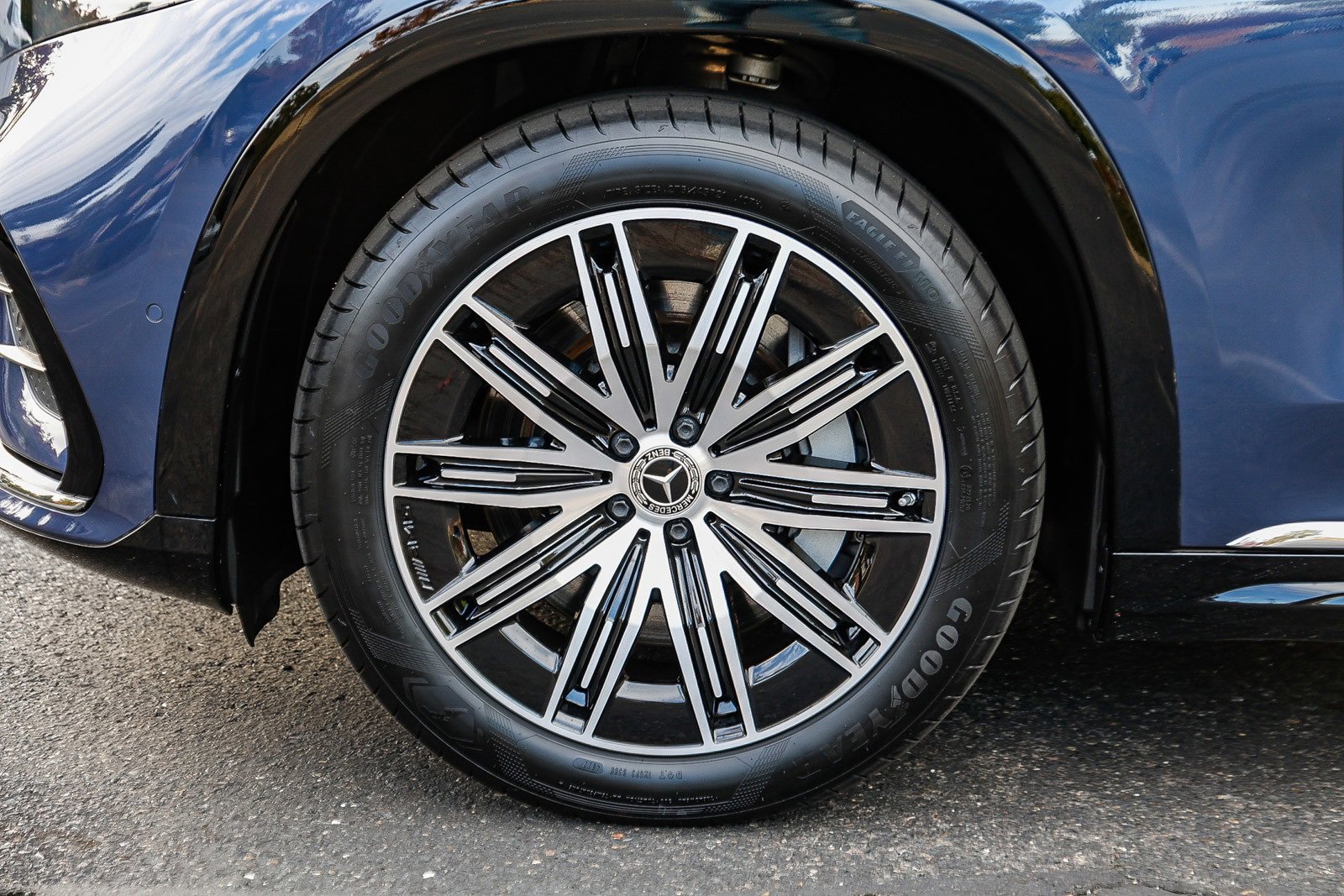 Certified 2023 Mercedes-Benz EQS 580 4MATIC SUV image 9