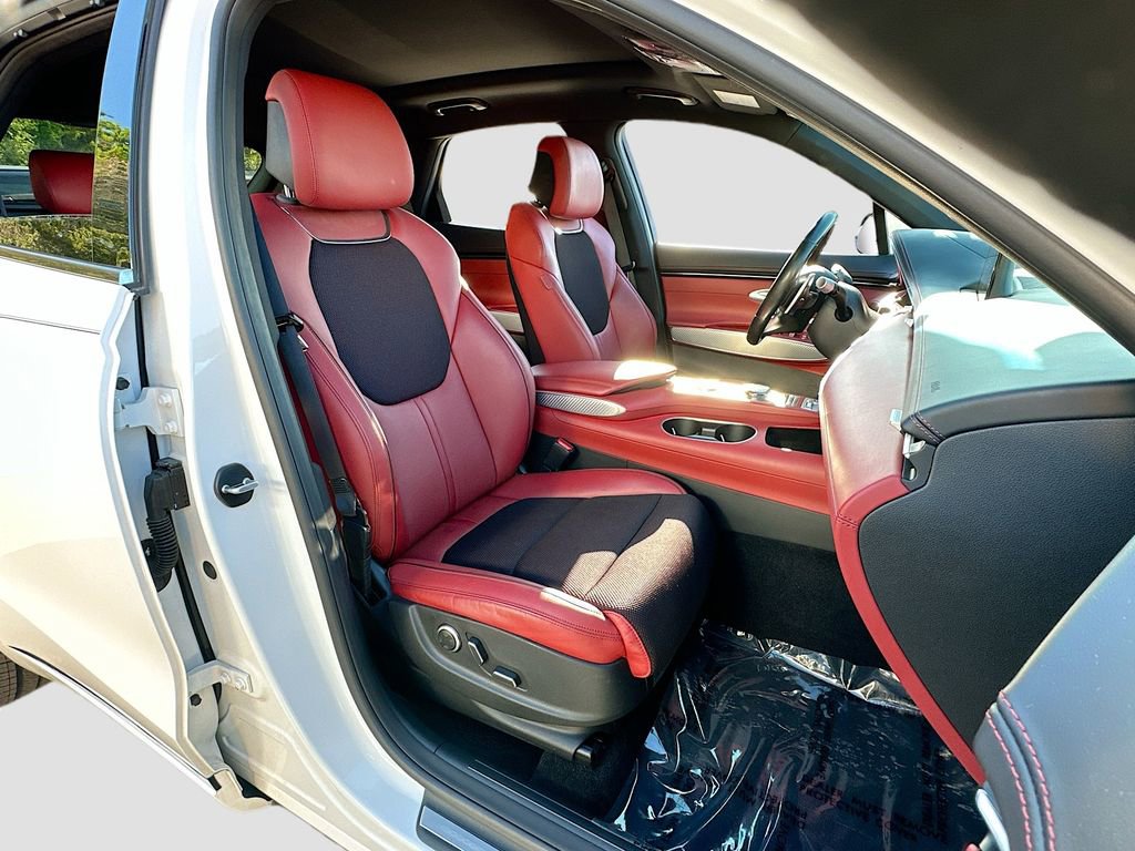 Used 2023 Genesis GV70 2.5T w/ Sport Prestige Package image 30