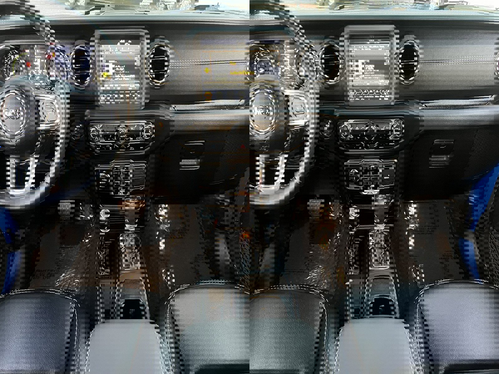 Used 2022 Jeep Wrangler Unlimited Sahara w/ Cold Weather Group image 14