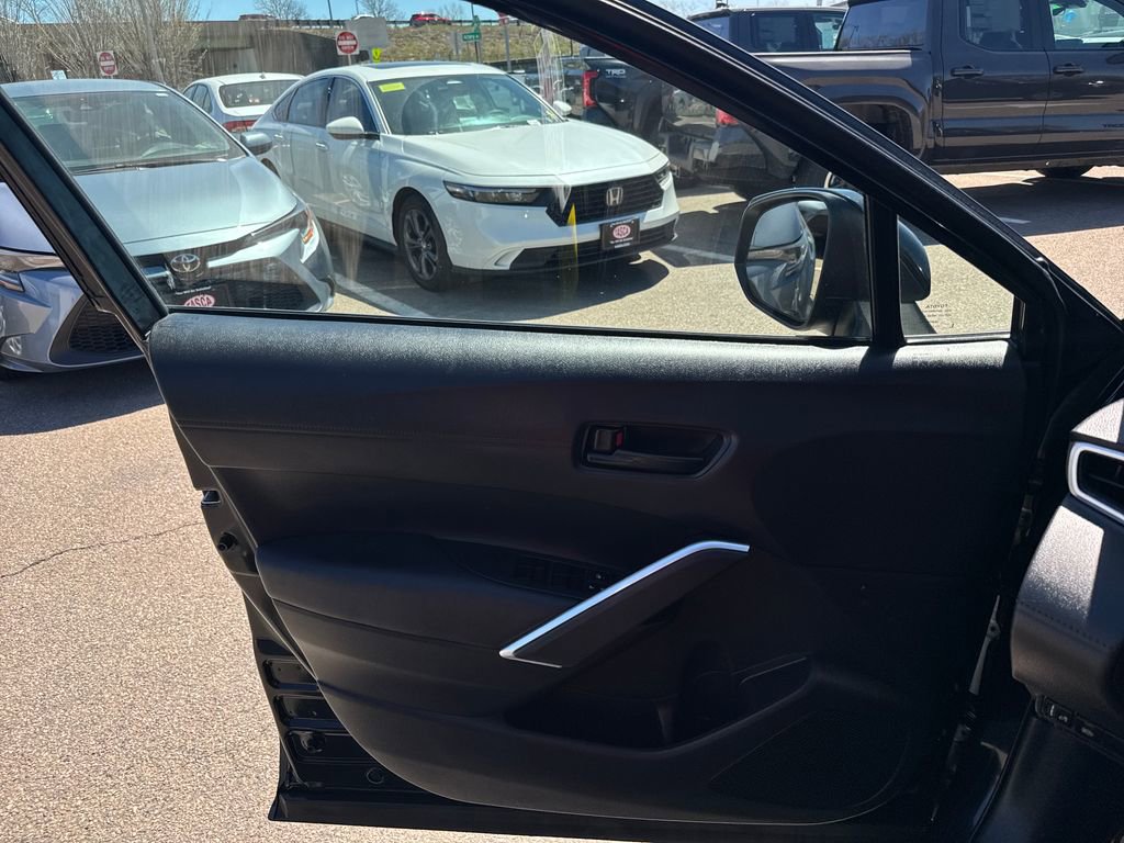 Used 2024 Toyota Corolla Cross LE w/ Moonroof Package AWD/4WD image 32