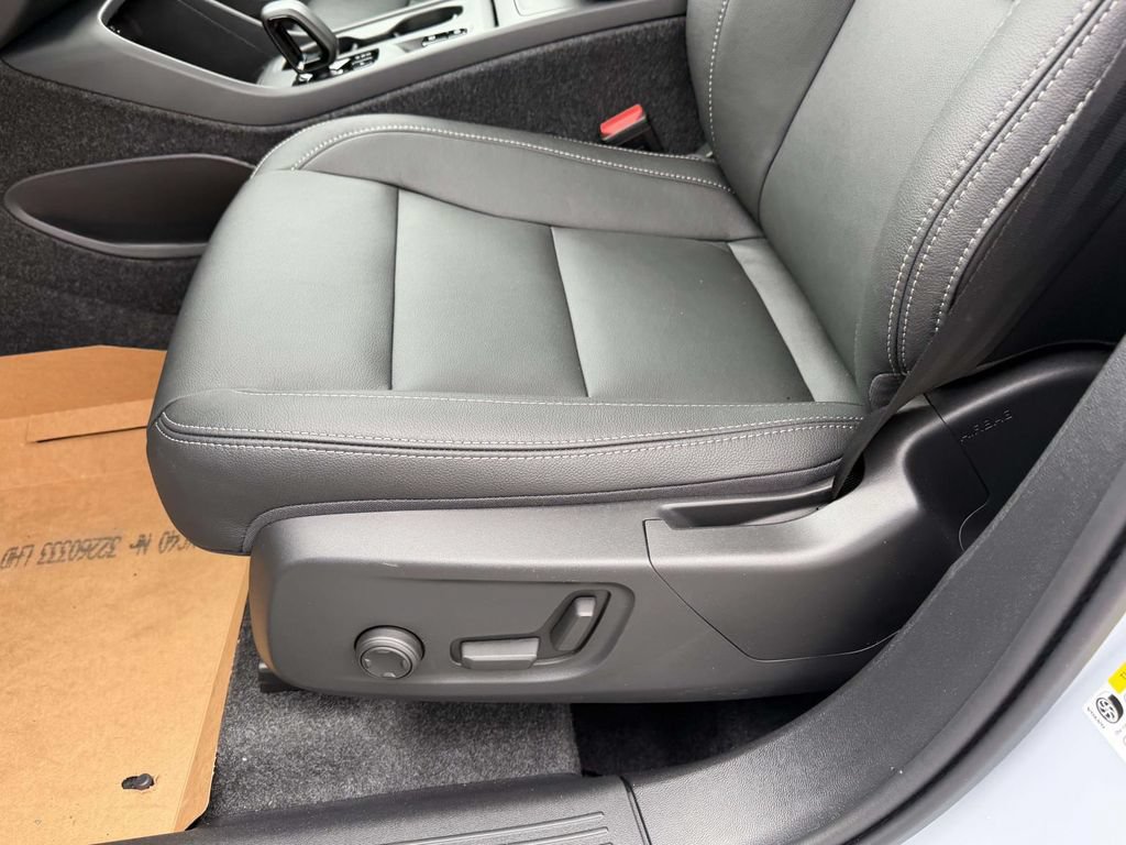 New 2026 Volvo XC40 B5 Core w/ Climate Package AWD/4WD image 16