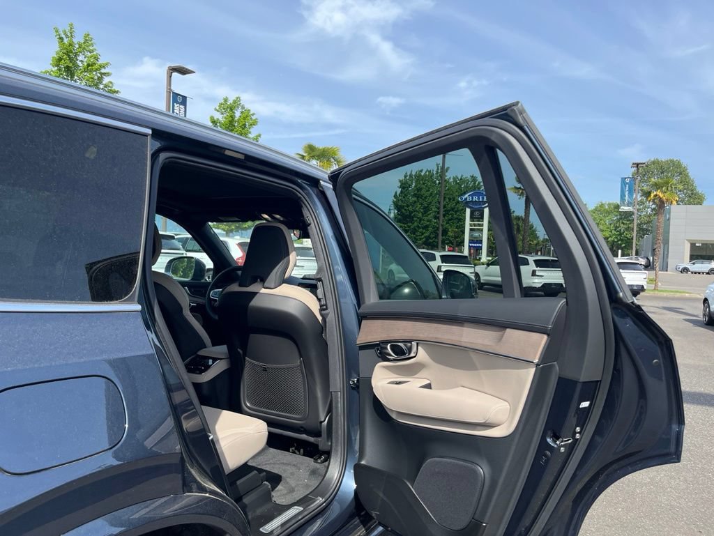 New 2026 Volvo XC90 B5 Core w/ Protection Package AWD/4WD image 17