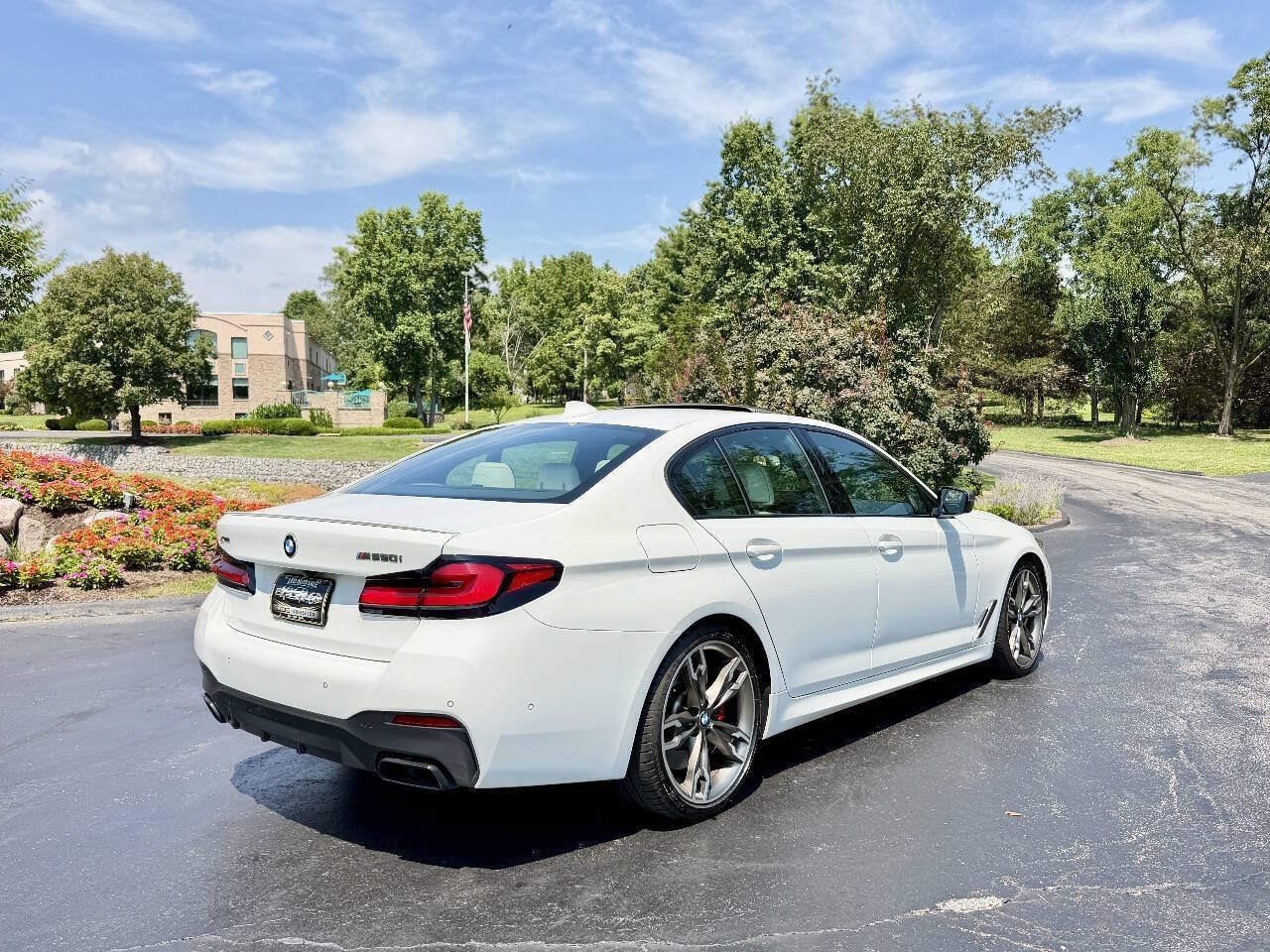 Used 2021 BMW M550i xDrive w/ Executive Package AWD/4WD image 4