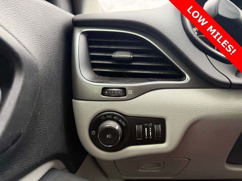 Used 2021 Jeep Cherokee Latitude Lux w/ Trailer Tow Group image 11