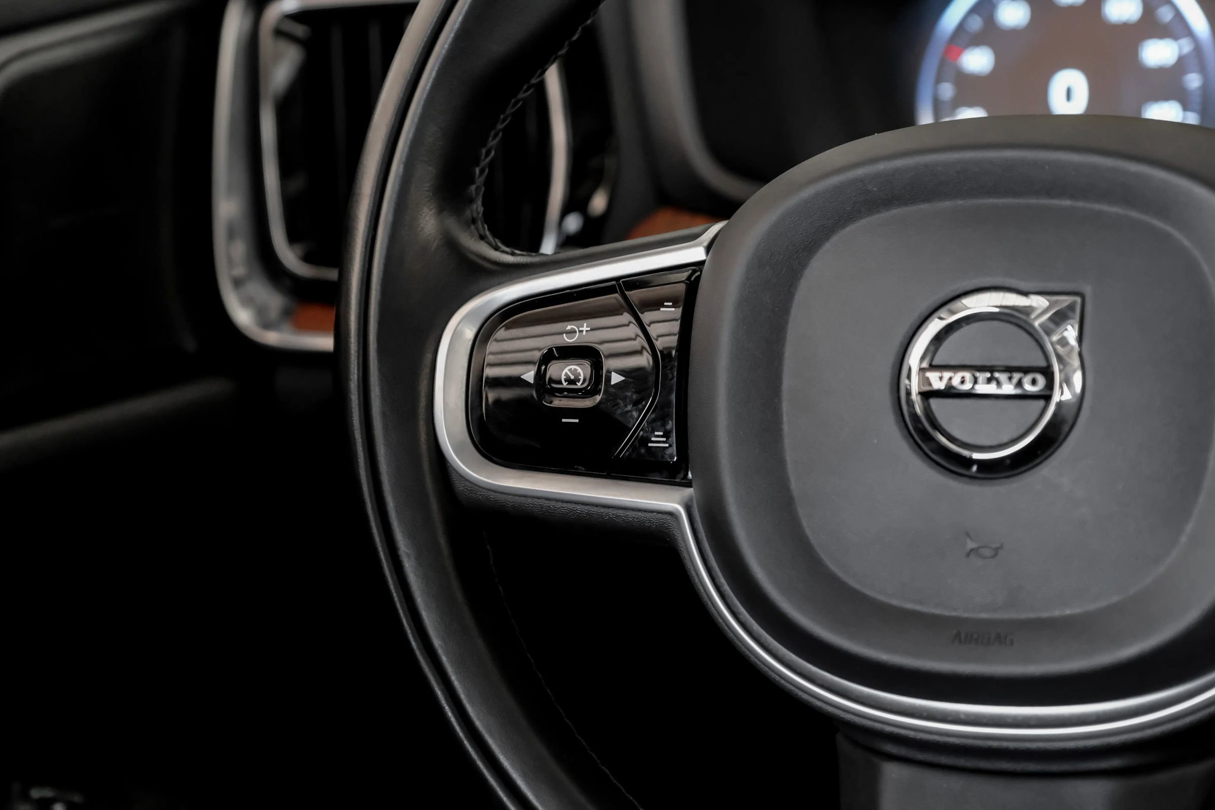 Used 2020 Volvo S60 T5 Momentum image 16