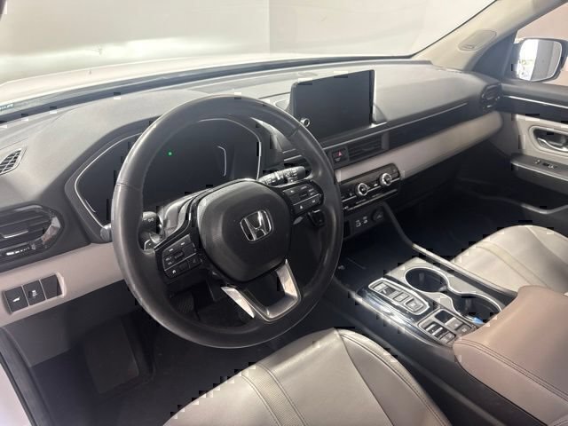 Used 2025 Honda Pilot Touring image 13