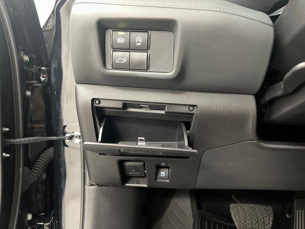 Used 2025 Toyota Highlander XLE FWD image 50