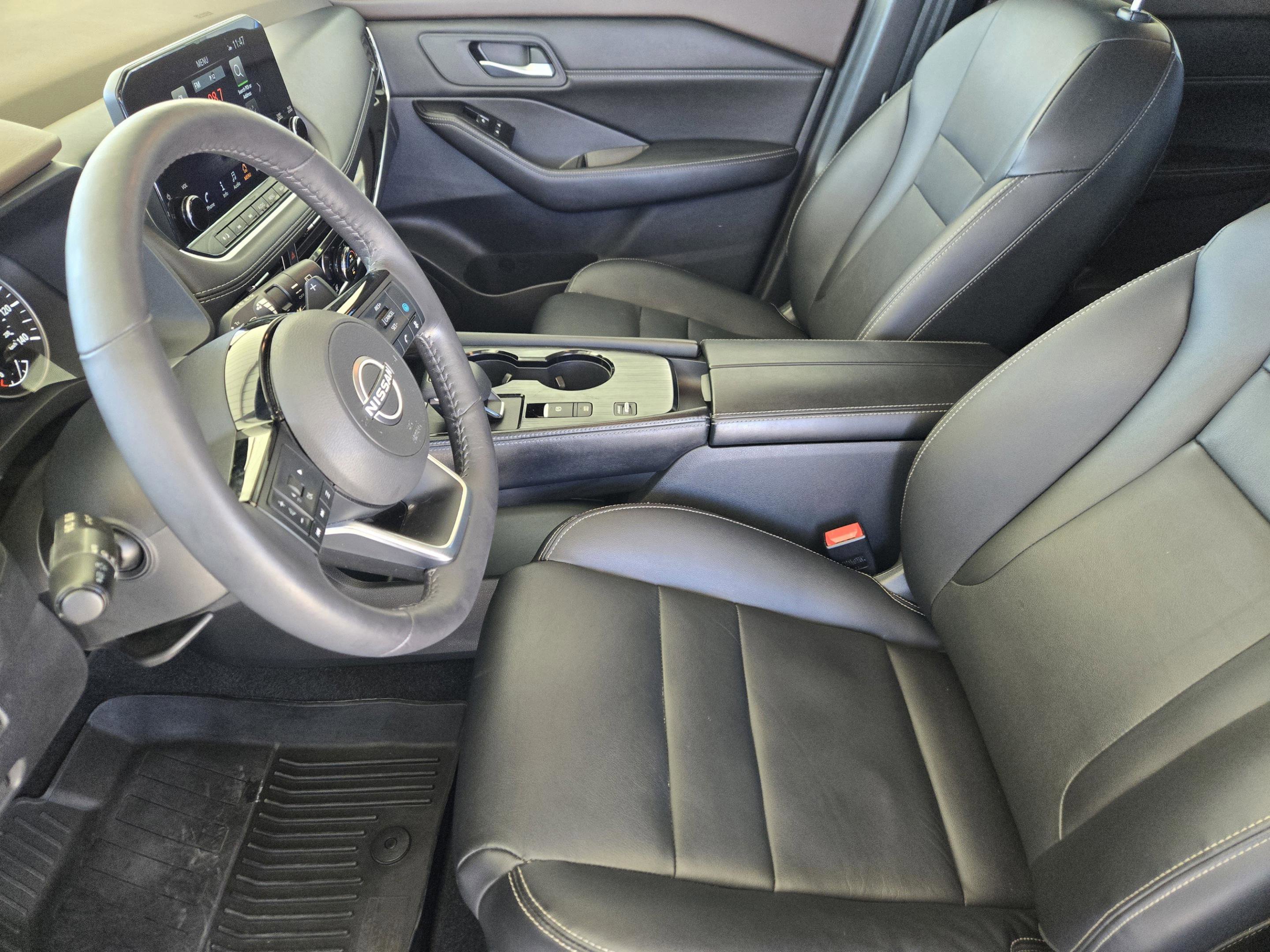 Used 2023 Nissan Rogue SL w/ SL Premium Package image 12