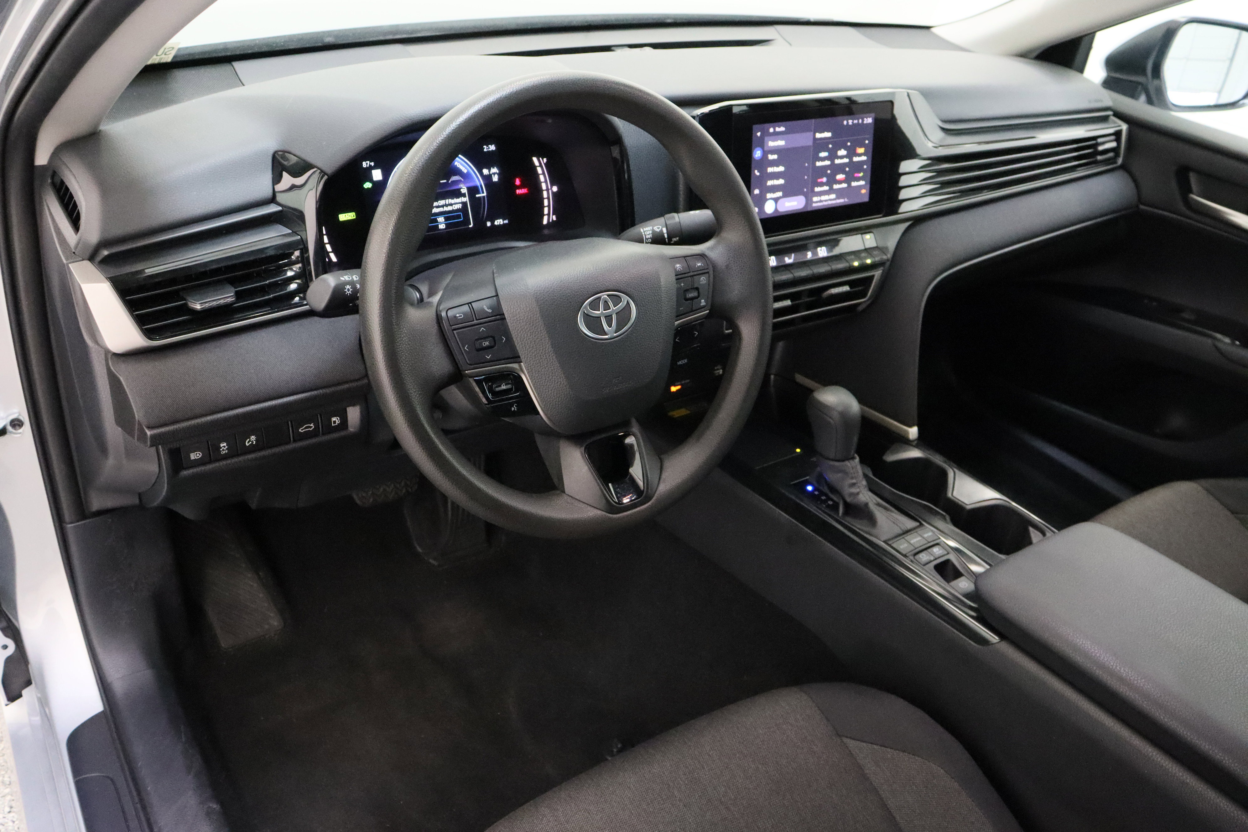 Used 2025 Toyota Camry LE FWD image 13