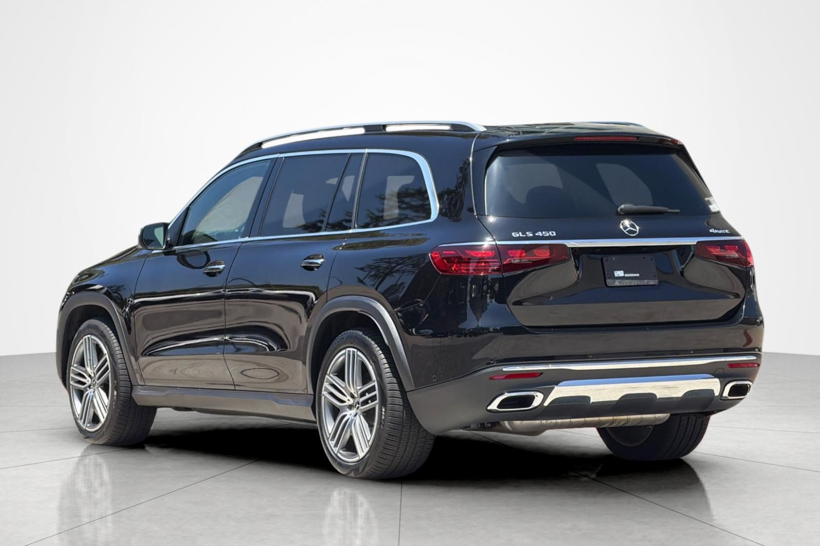 Used 2026 Mercedes-Benz GLS 450 4MATIC image 3