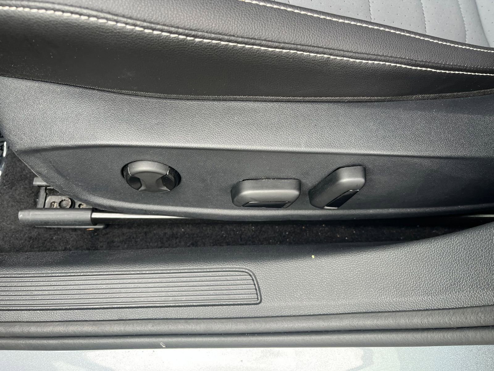 Used 2025 Volkswagen Jetta SE image 22