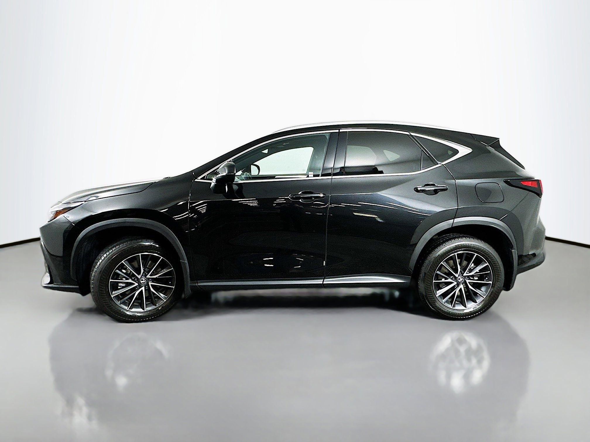 Used 2025 Lexus NX 350 AWD w/ Accessory Package (2T) image 4