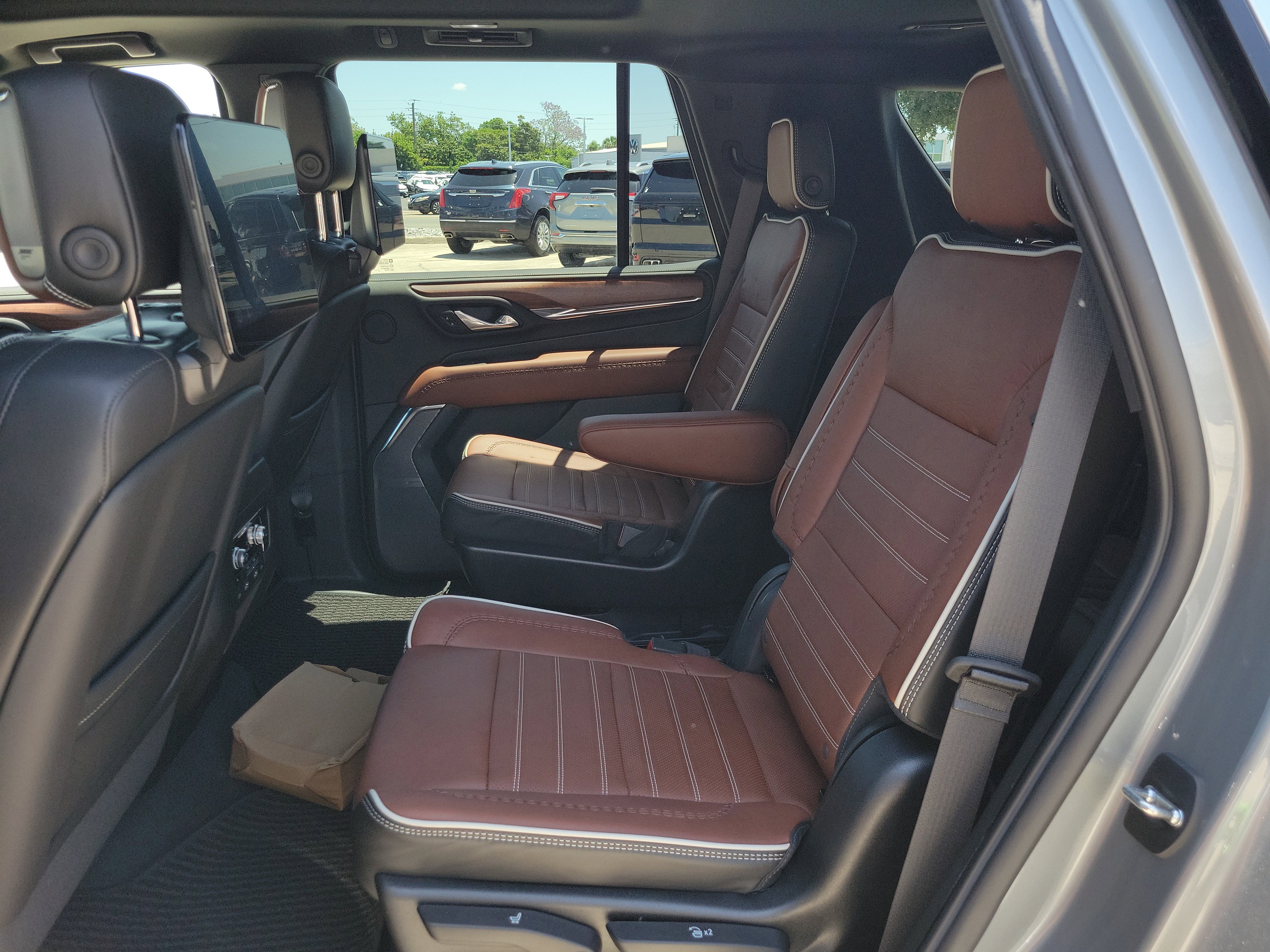 Used 2023 GMC Yukon Denali Ultimate AWD/4WD image 17