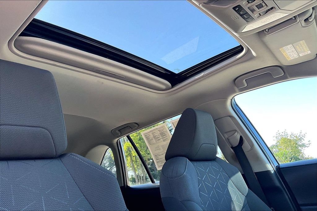 Used 2021 Toyota RAV4 XLE w/ Convenience Package AWD/4WD image 22