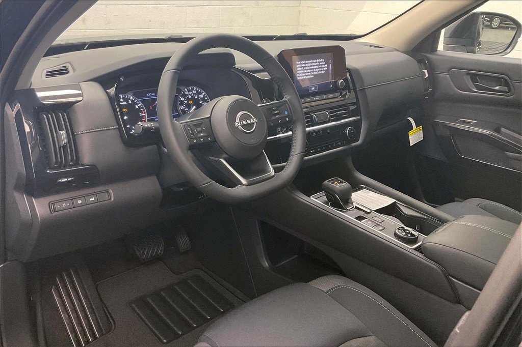 Certified 2025 Nissan Pathfinder SV image 8