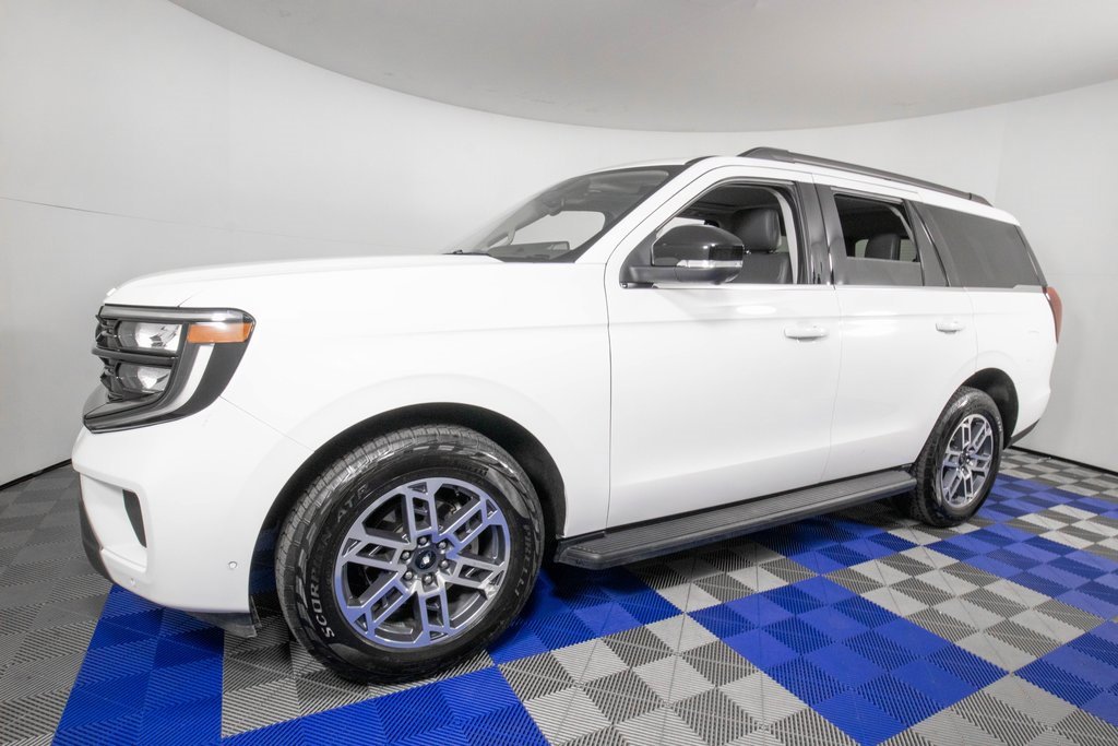 Used 2025 Ford Expedition Active image 1