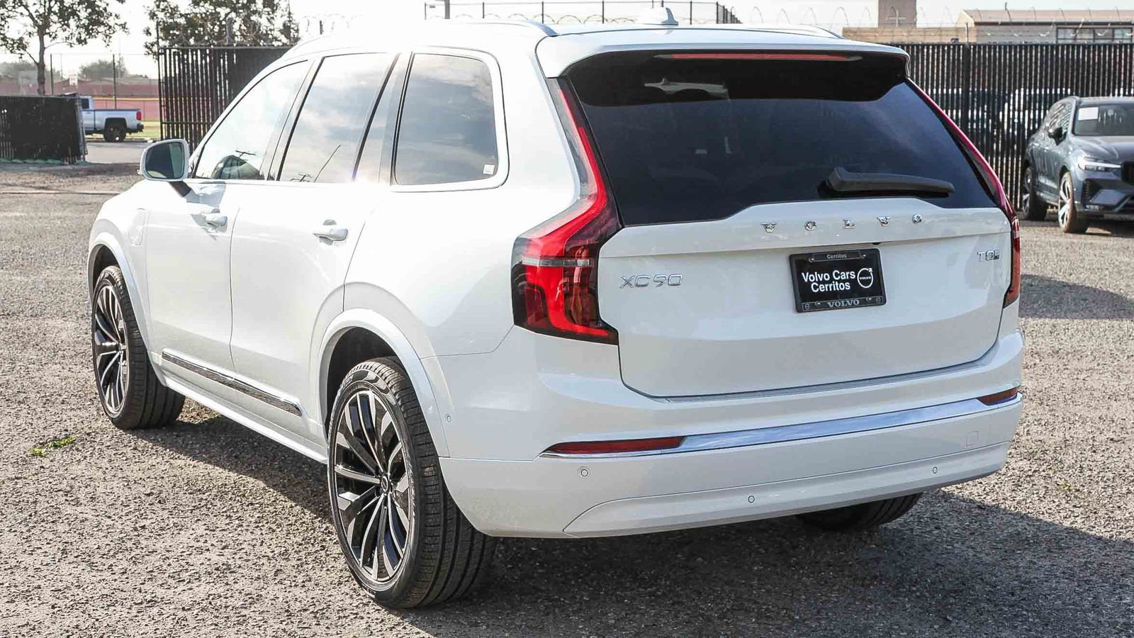 New 2026 Volvo XC90 T8 Plus w/ Protection Package Premier AWD/4WD image 8