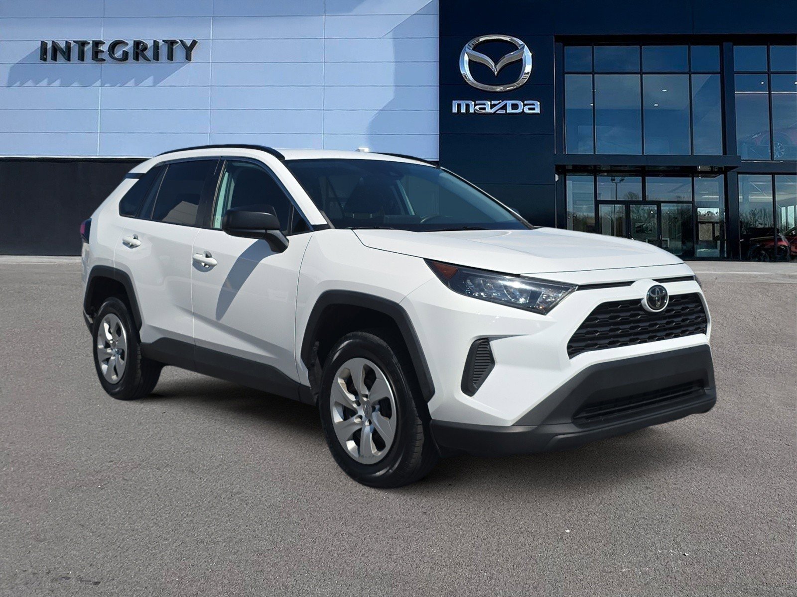 Used 2021 Toyota RAV4 LE image 2