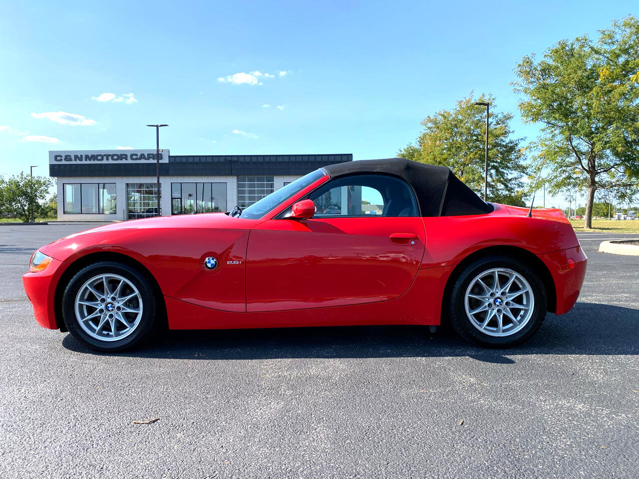 Used 2004 BMW Z4 2.5i image 16