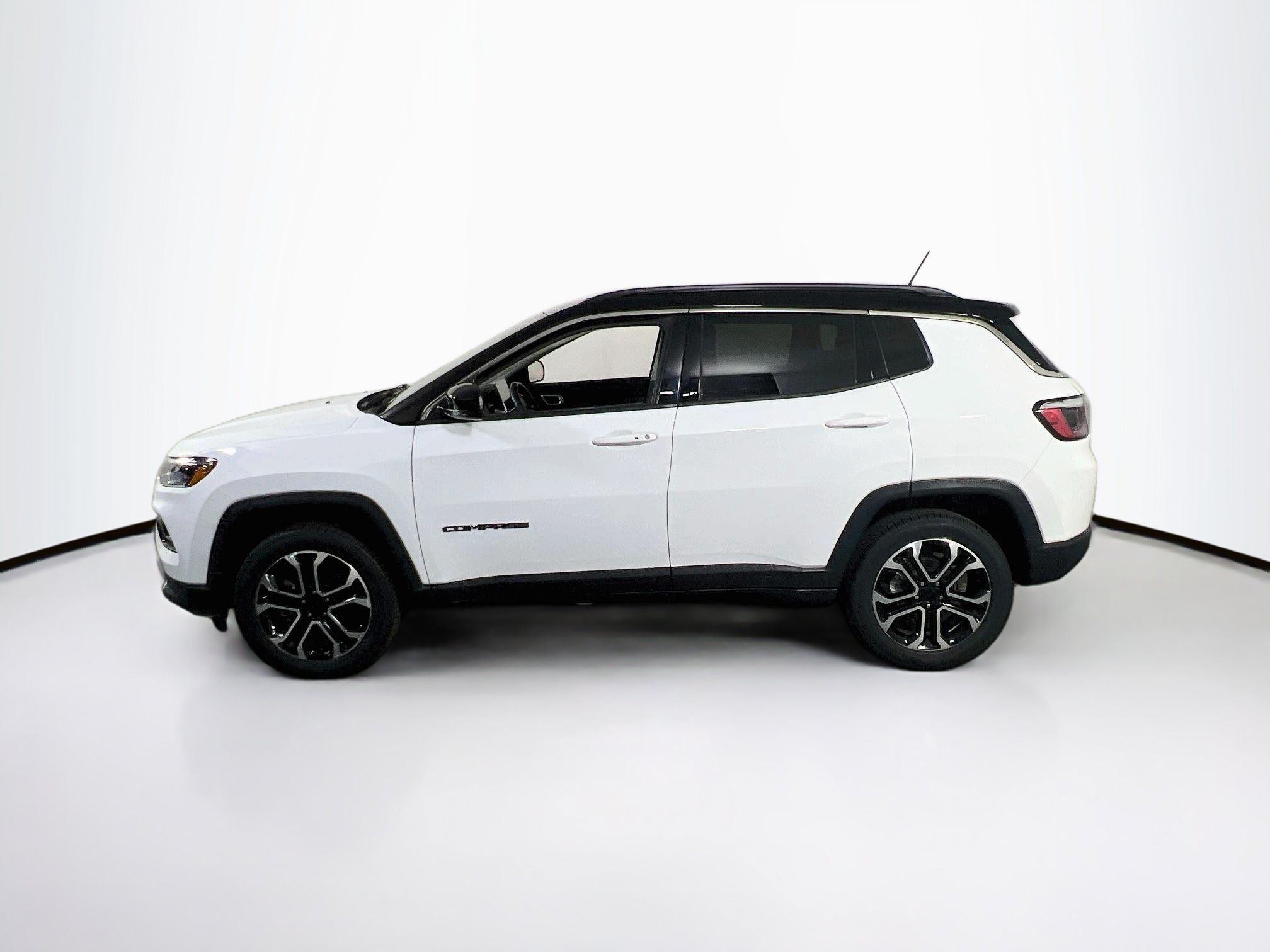 Used 2022 Jeep Compass Limited w/ Sun and Sound Group AWD/4WD image 8
