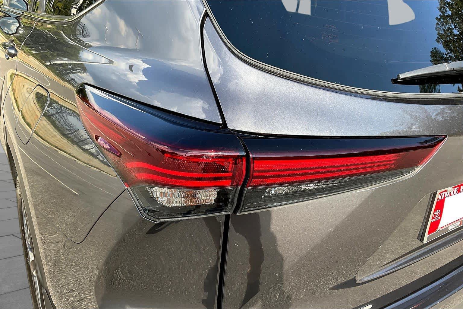 Used 2024 Toyota Highlander XLE FWD image 29