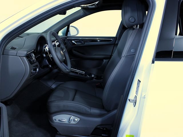 New 2026 Porsche Macan AWD/4WD image 5