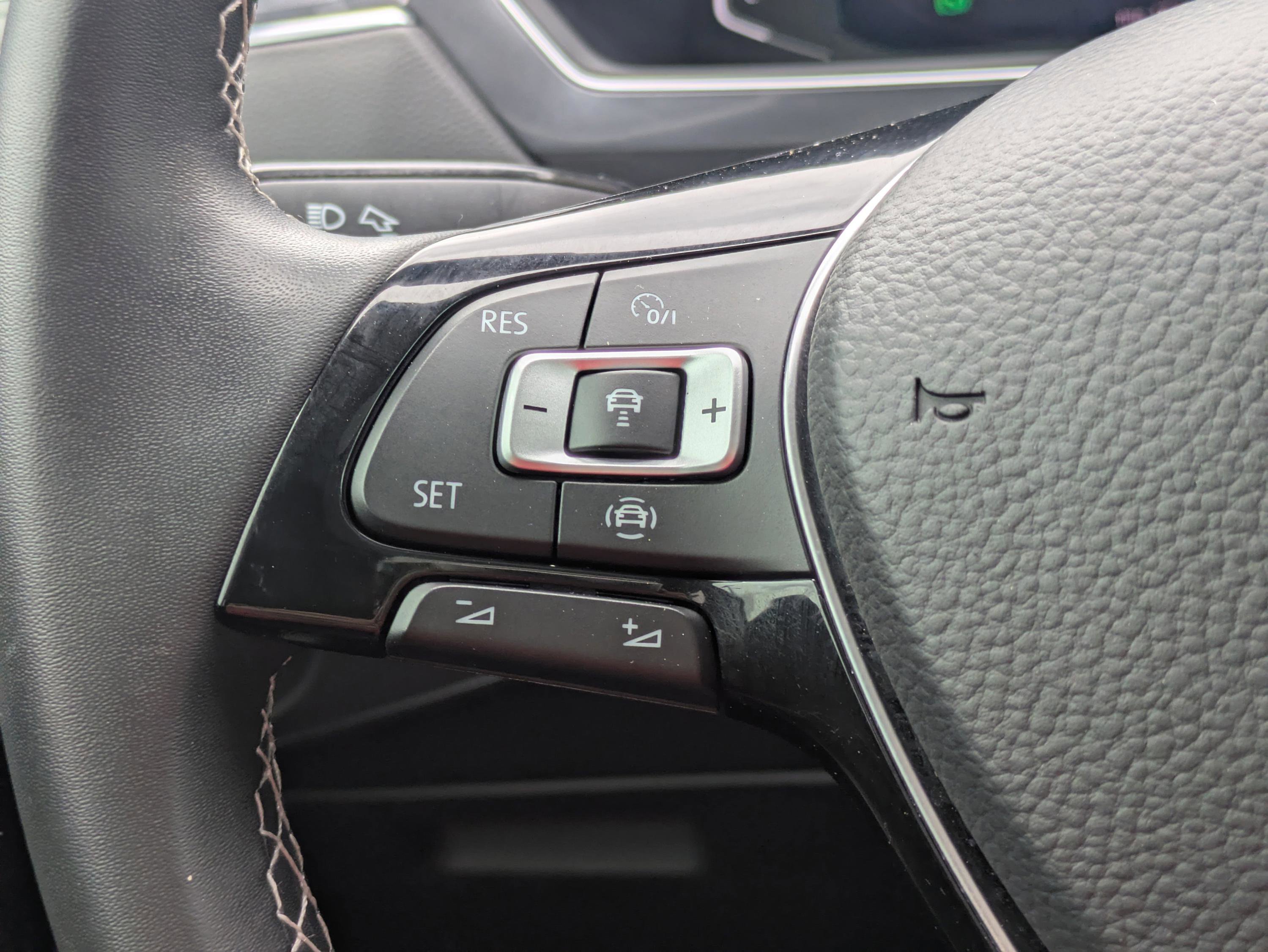 Used 2021 Volkswagen Tiguan SEL image 14