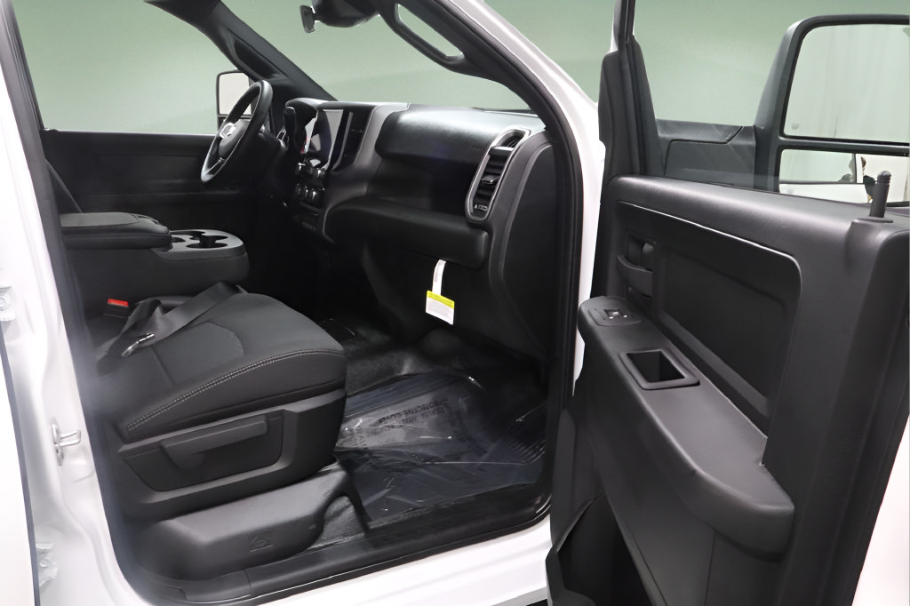 New 2026 RAM 3500 Tradesman w/ Chrome Appearance Group A AWD/4WD image 9