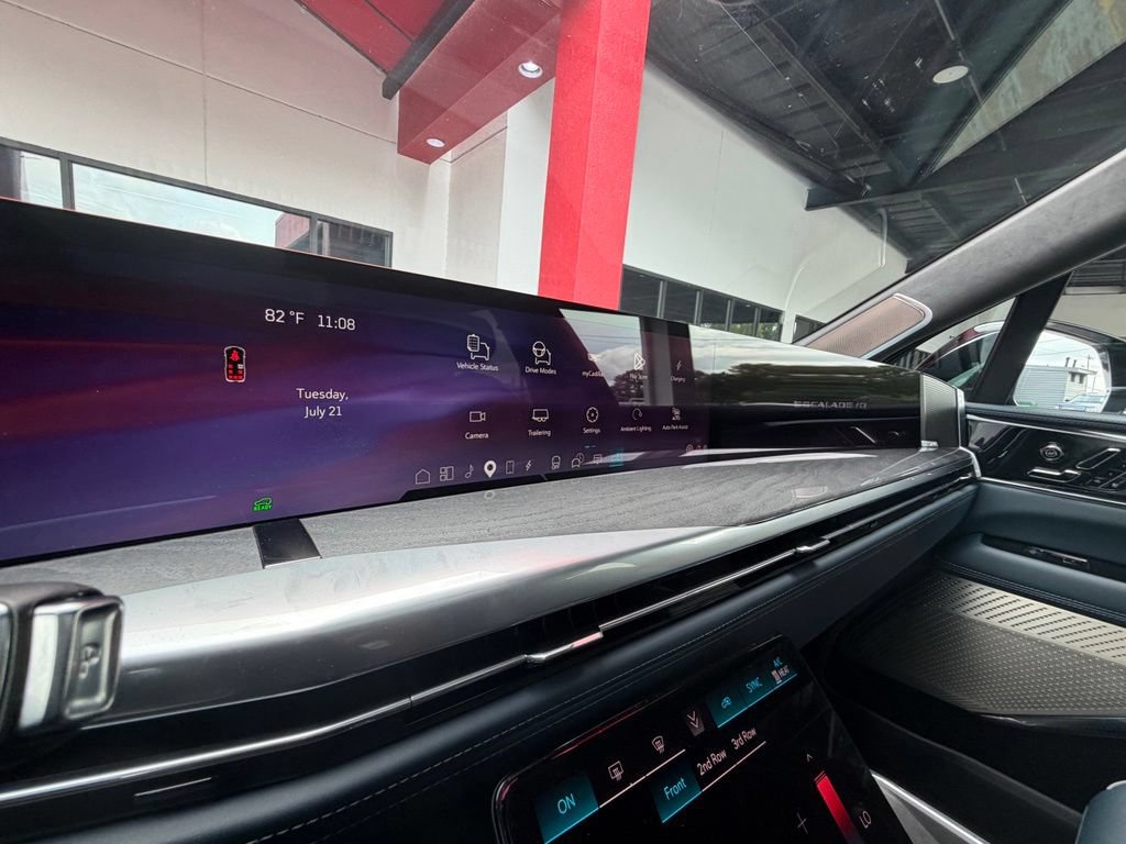 Used 2025 Cadillac Escalade IQ Luxury 2 w/ LPO, Premium Carpet Package AWD/4WD image 25