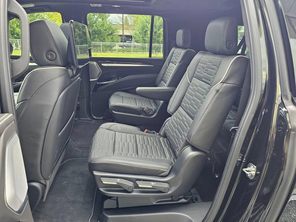 New 2026 Cadillac Escalade ESV Platinum Sport AWD/4WD image 17