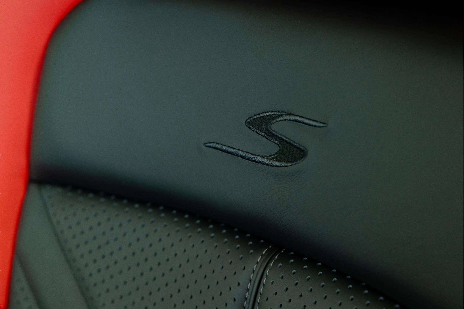 New 2026 Aston Martin DBX S image 21