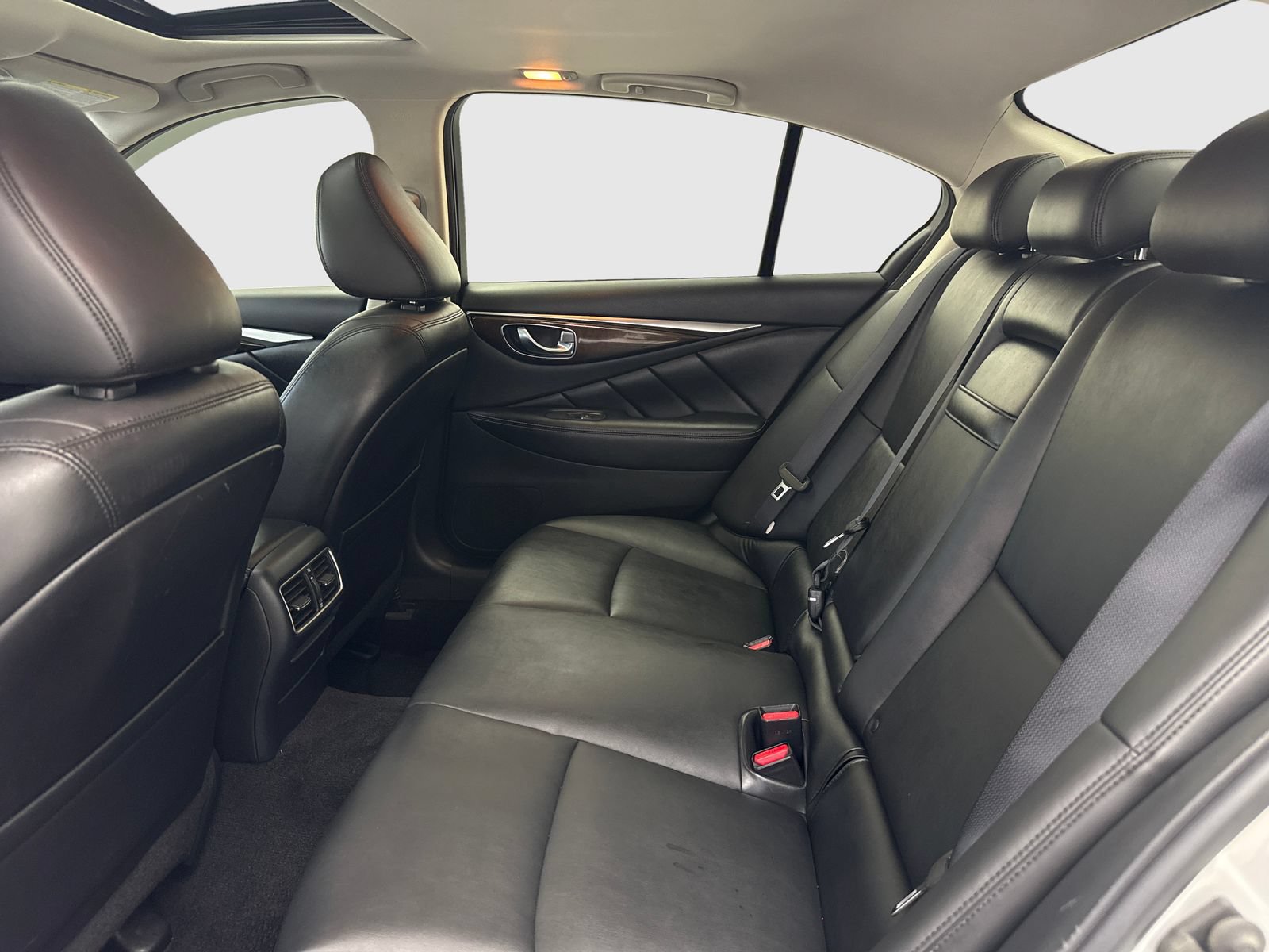 Used 2018 INFINITI Q50 Luxe w/ Essential Package (3.0T Luxe) AWD/4WD image 36