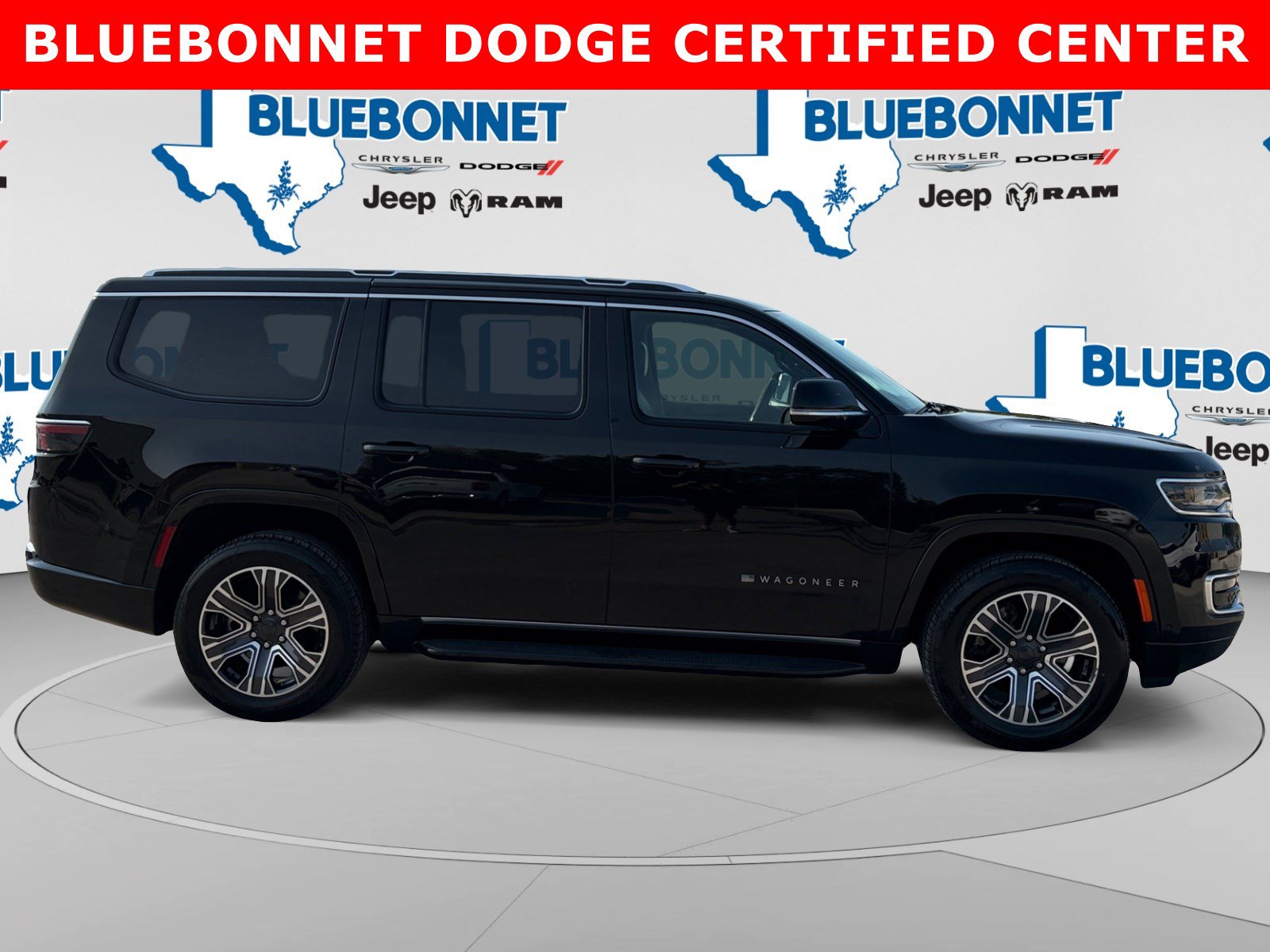 Used 2024 Jeep Wagoneer Series II w/ Flexible Seating Group RWD image 4