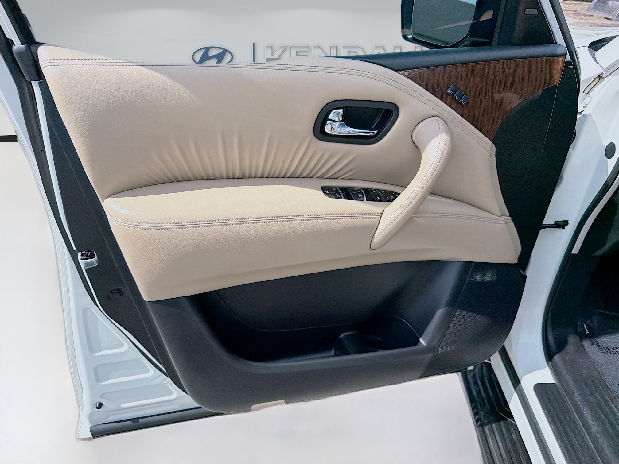Used 2017 Nissan Armada Platinum RWD image 17