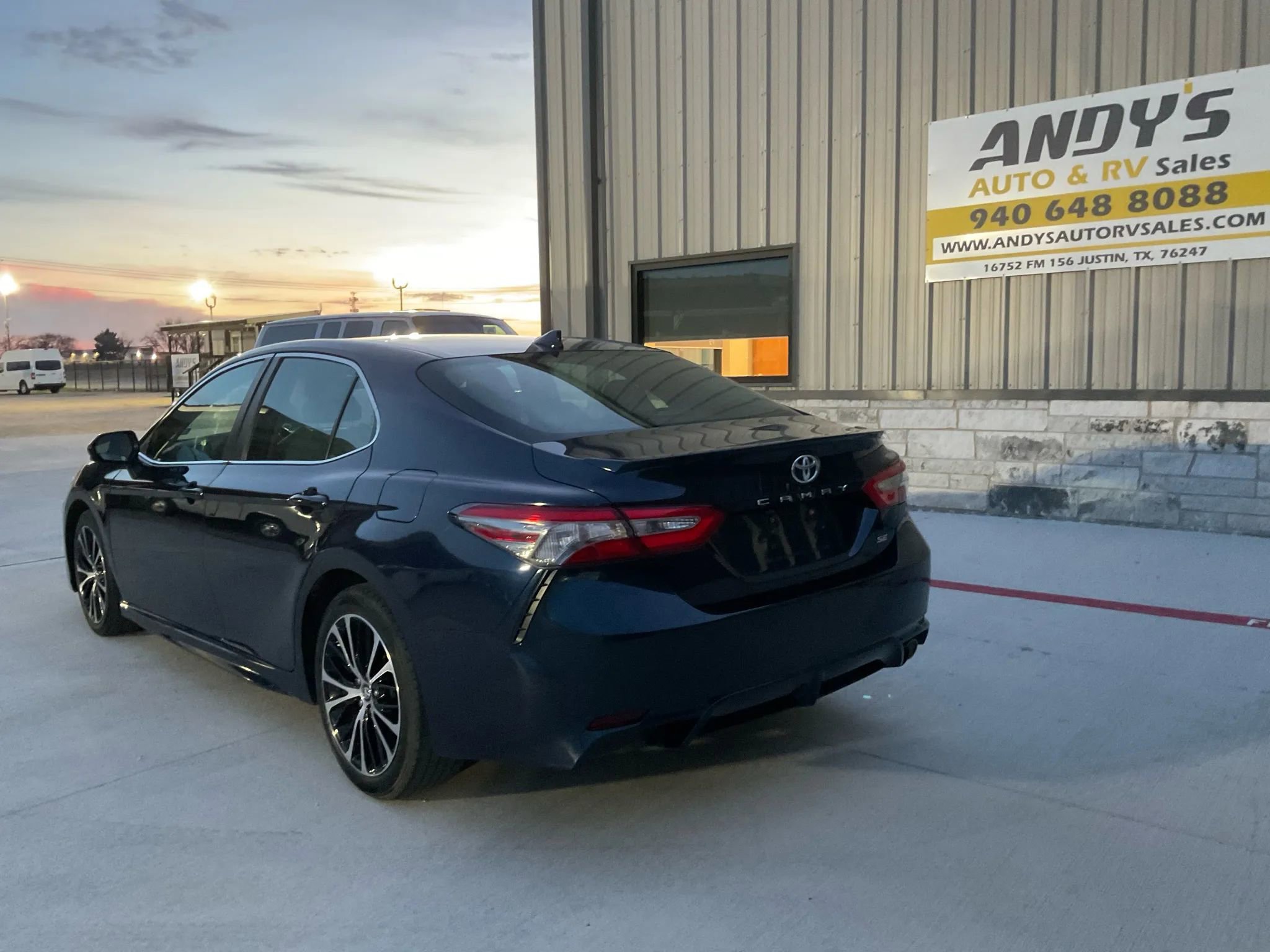 Used 2019 Toyota Camry SE image 6