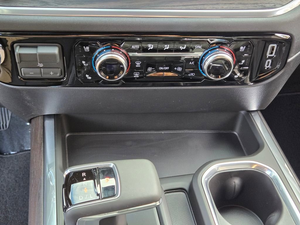 New 2026 GMC Sierra 1500 SLT w/ SLT Premium Package AWD/4WD image 17