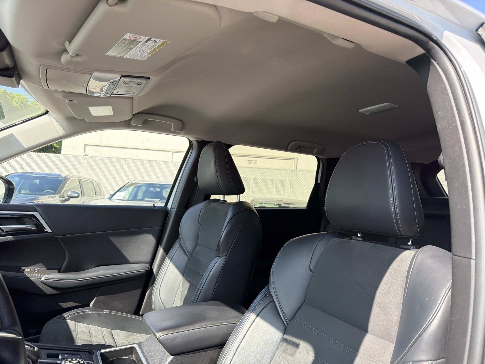 Used 2024 Mitsubishi Outlander AWD image 20