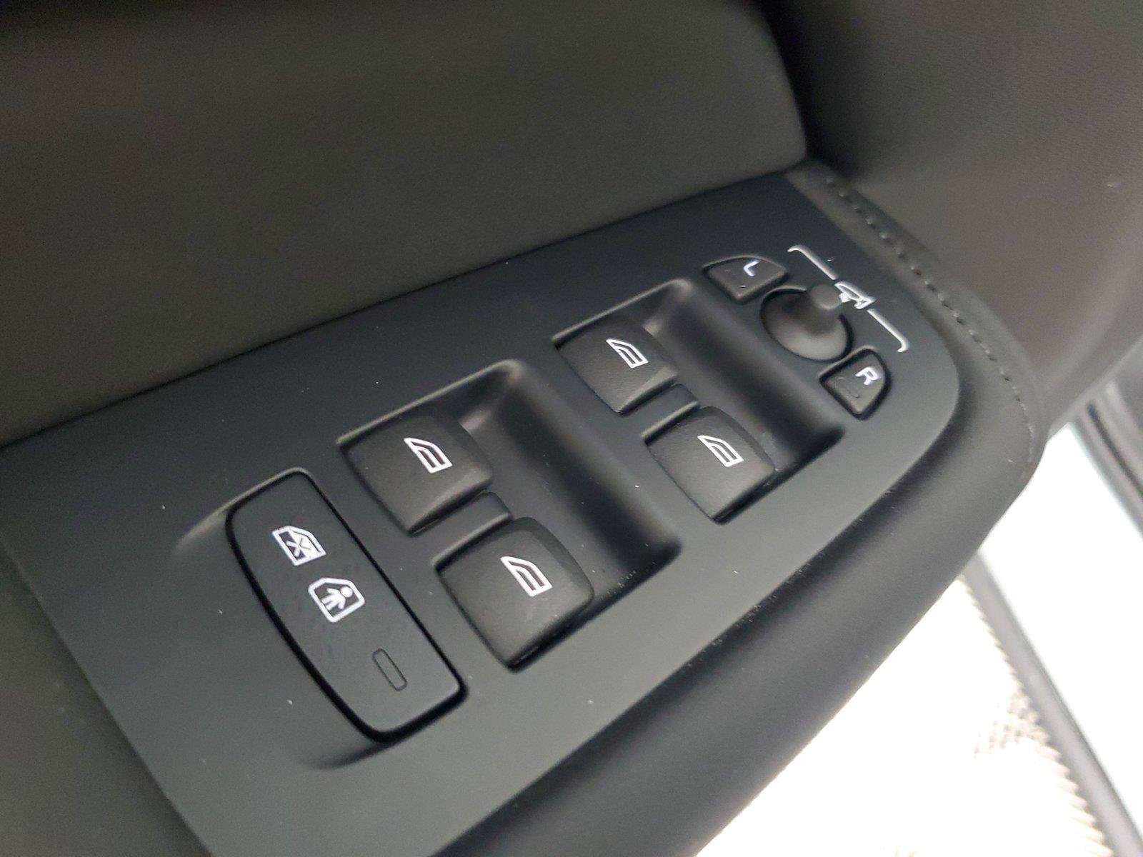 Certified 2026 Volvo XC60 B5 Core AWD/4WD image 20
