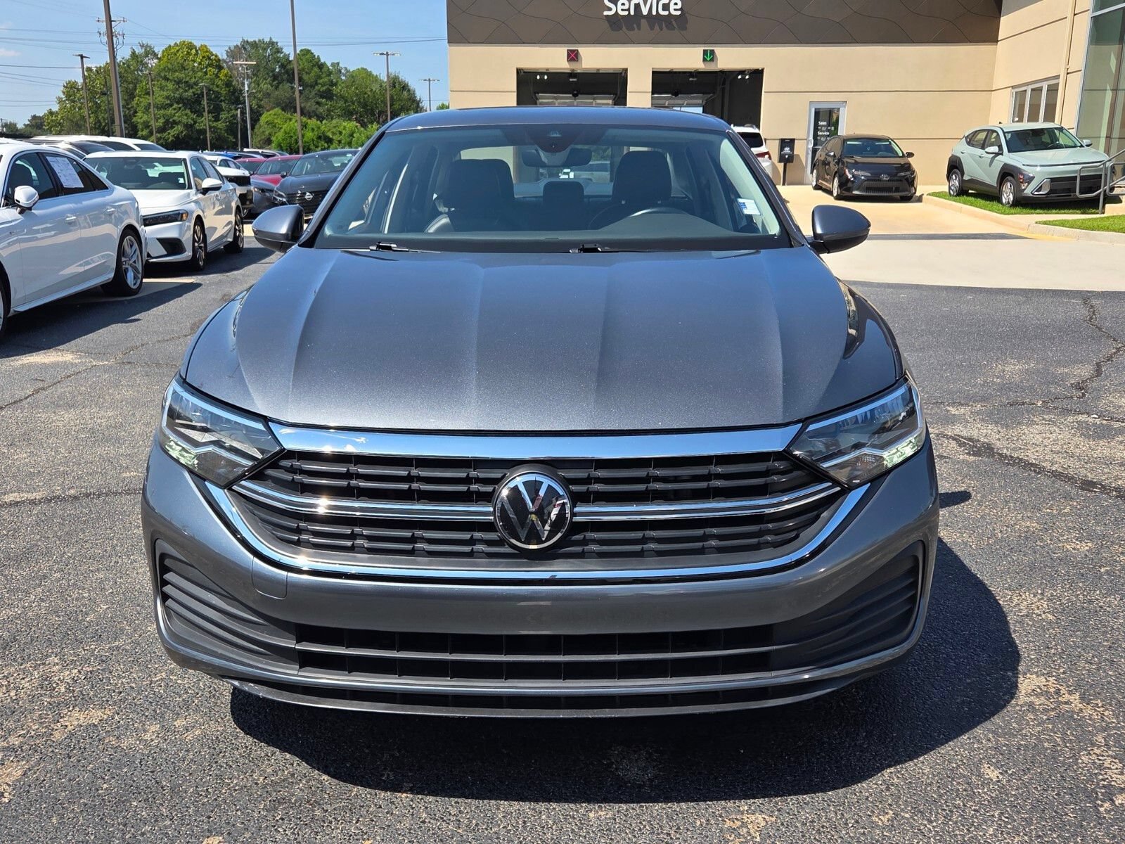 Used 2024 Volkswagen Jetta SE FWD image 2