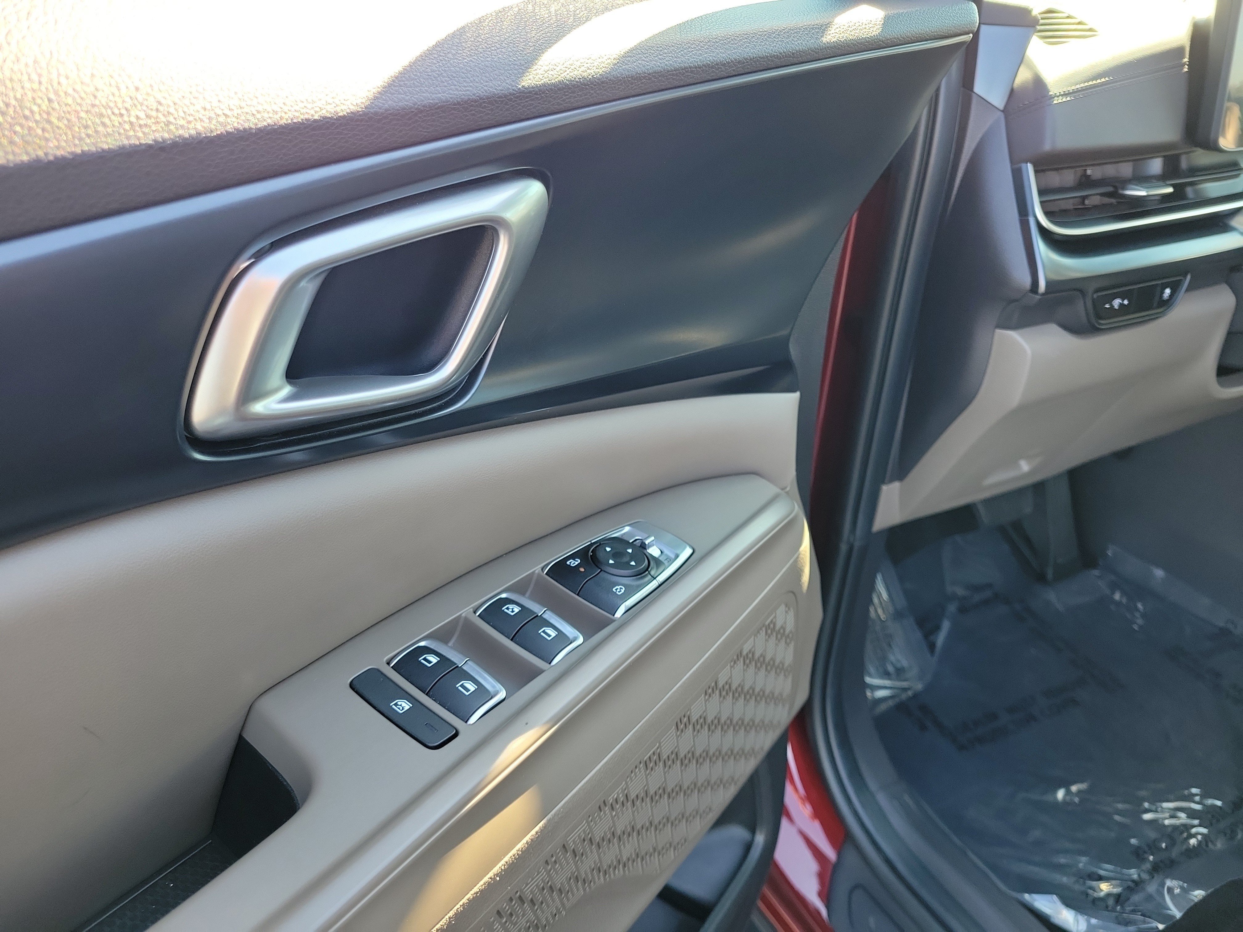 Used 2026 Kia Carnival FWD image 18